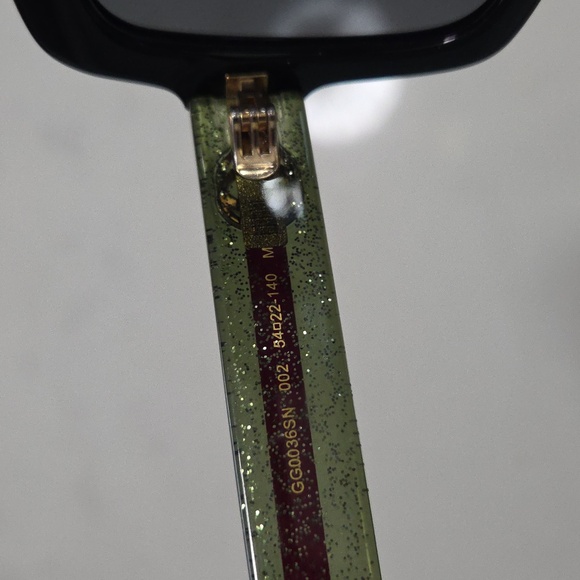 Gucci Women's Sunglasses with Black Frame and Red & Green Accents With Gold Logo - Picture 10 of 10